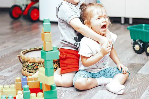 Samen spelen: waarom peuters dit zo lastig vinden