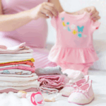 Wat heb je allemaal nodig aan babykleertjes in het begin?