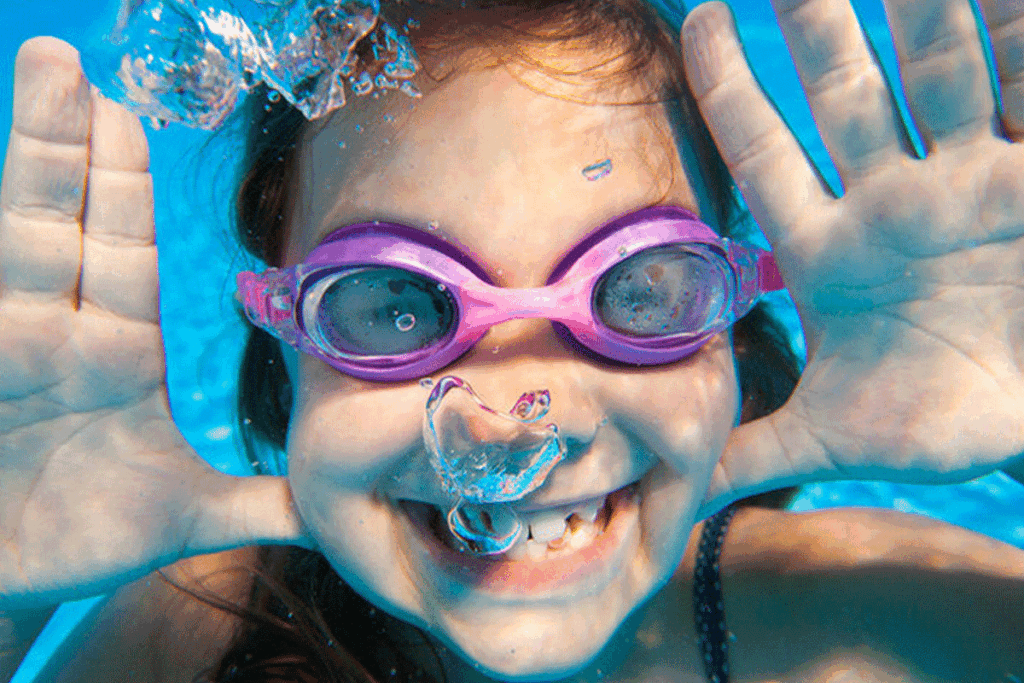 Zwemles voor kleine kinderen: wanneer begin je en wat kun je verwachten?