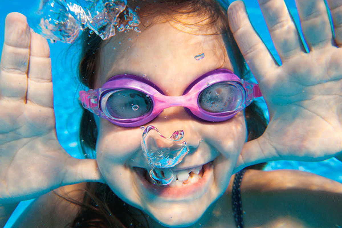 Zwemles voor kleine kinderen: wanneer begin je en wat kun je verwachten?