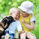 Wat als je peuter bang is voor honden? Begrip, rust en stapjes vooruit