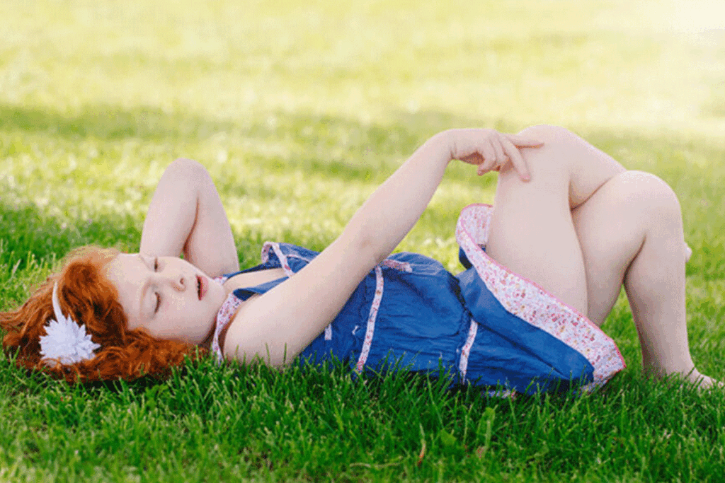 Friemelen aan de geslachtsdelen bij jonge kinderen: wat betekent het en hoe ga je ermee om?